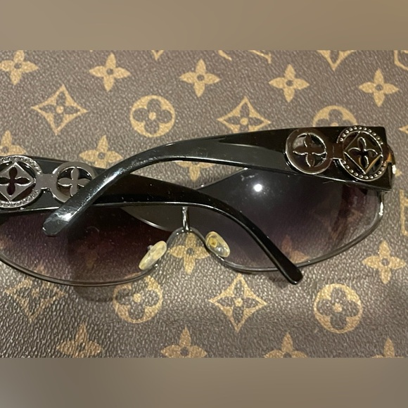 LVee sunglasses glasses monogram to match your bag or purse 😍💎🔥 - Picture 3 of 4